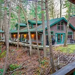 Couple\'S Retreat Lodge With Hot Tub And River Views
