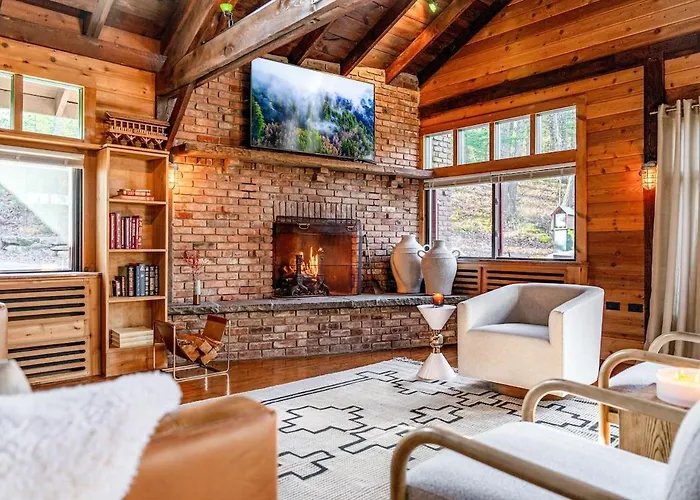 Couple\'S Retreat Lodge With Hot Tub And River Views