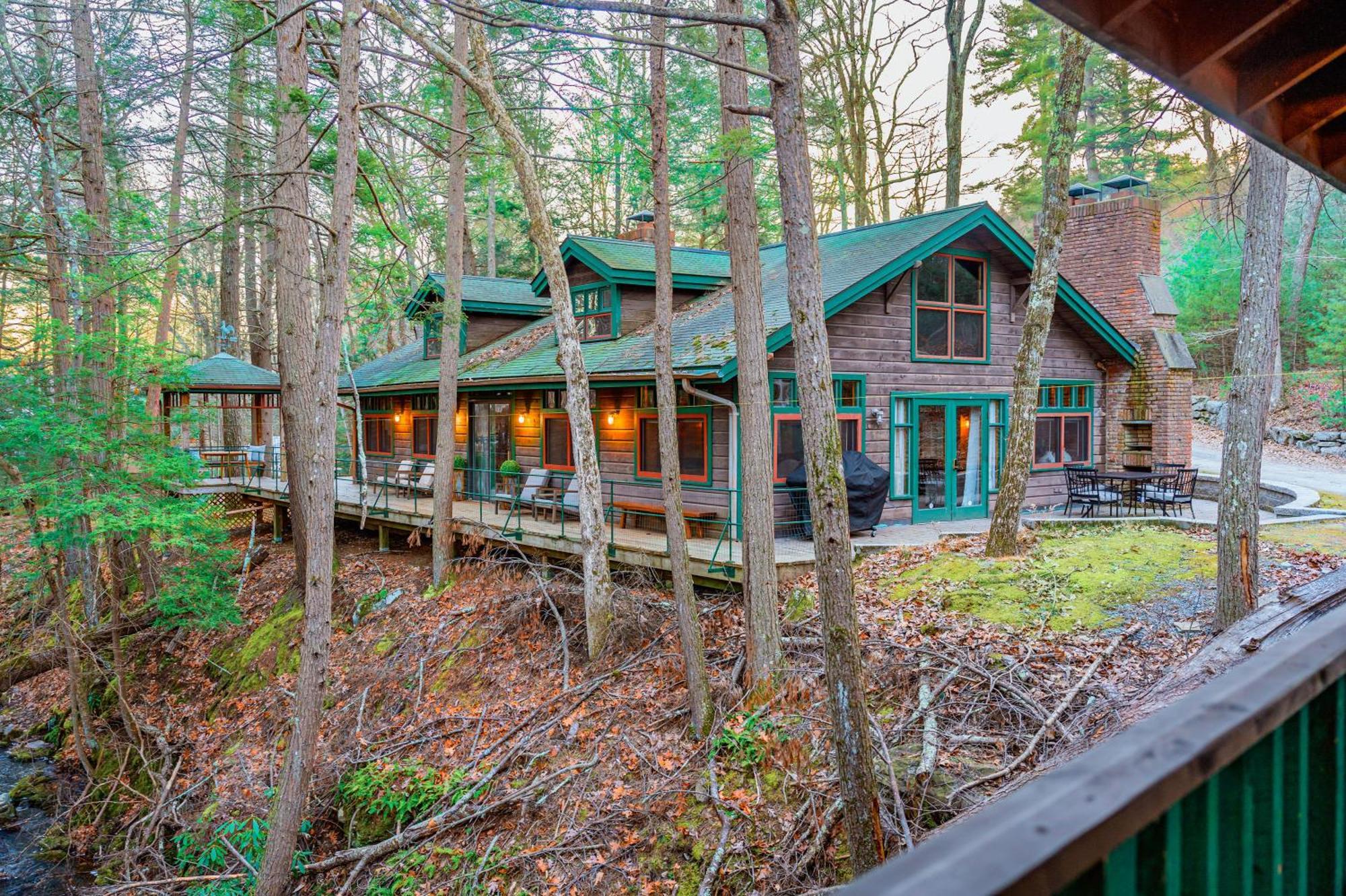 Holiday home Couple's Retreat With Hot Tub And River Views Milford