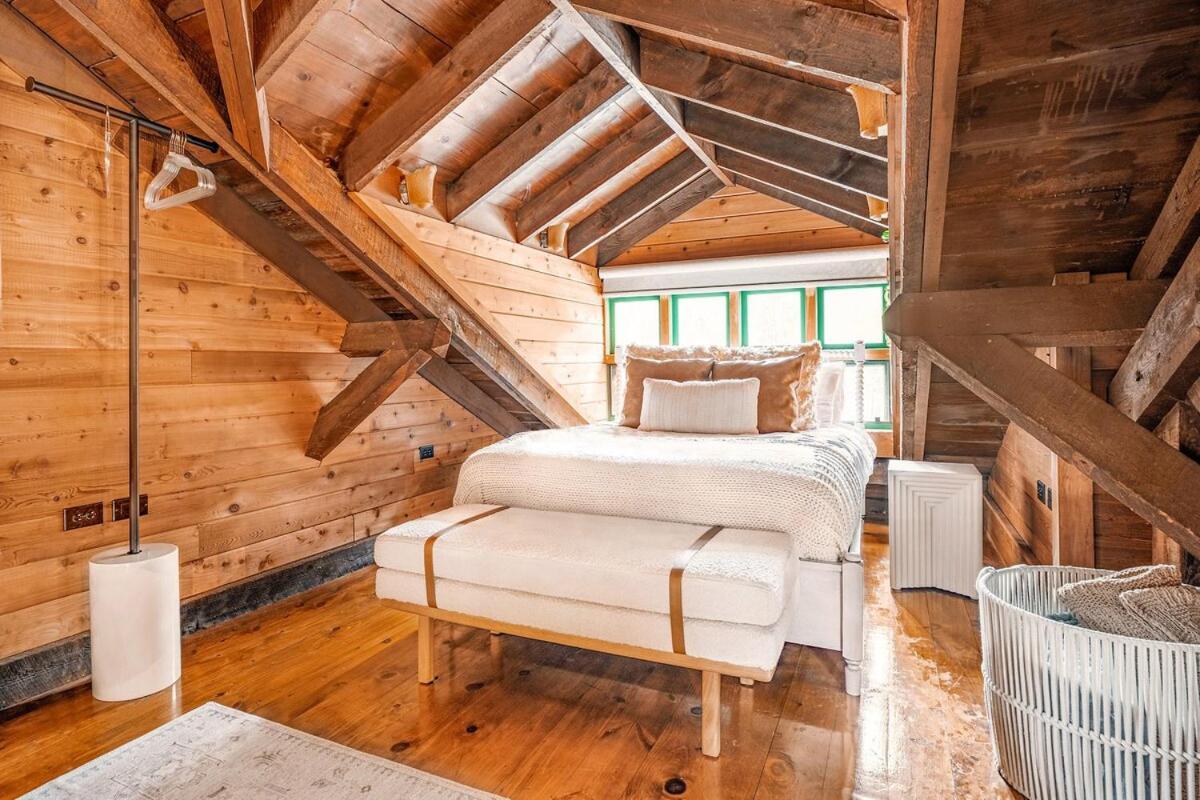Couple's Retreat With Hot Tub And River Views Milford