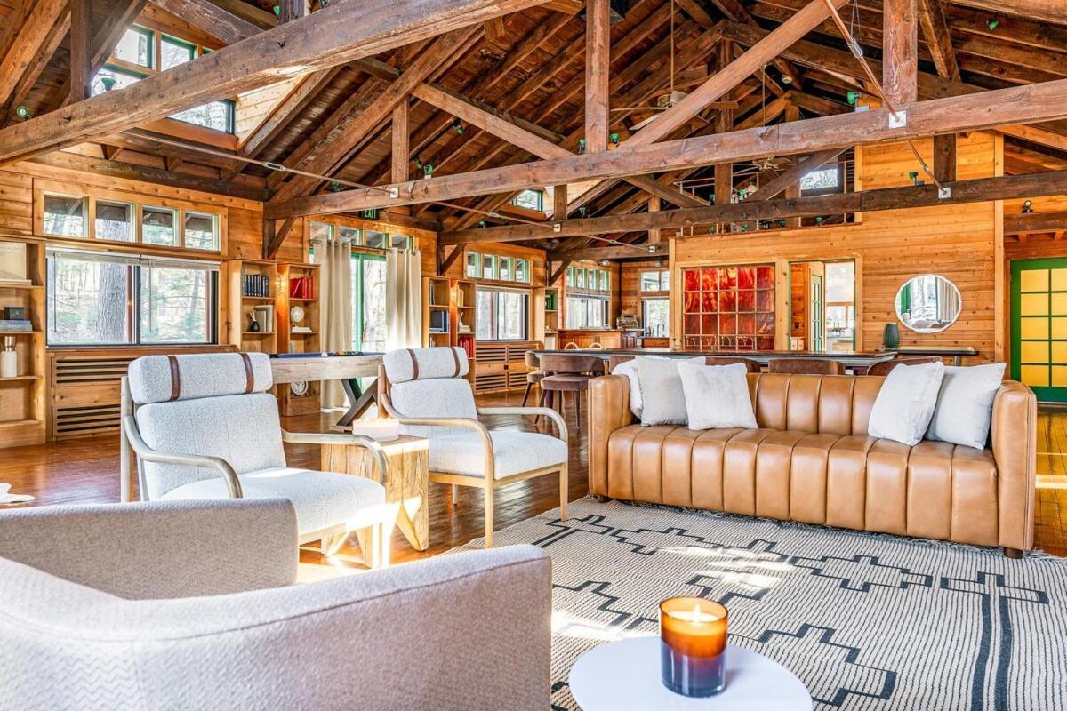 Couple's Retreat With Hot Tub And River Views Milford