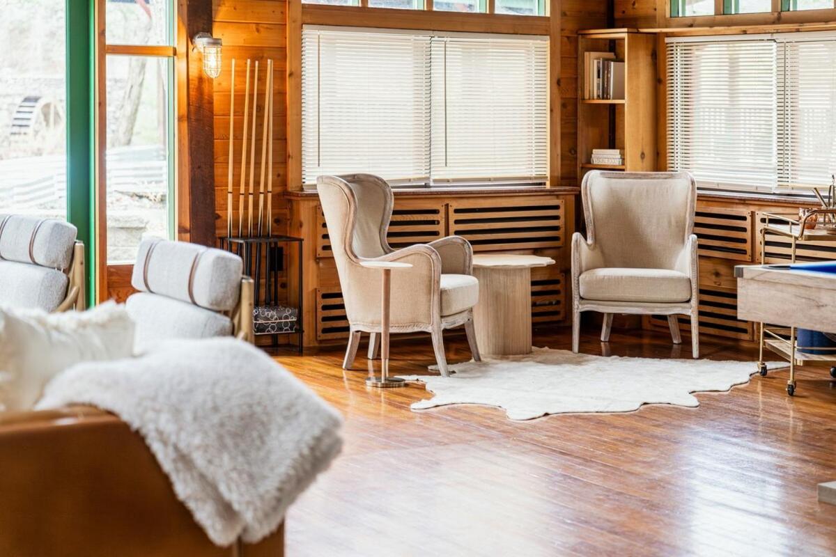 Couple's Retreat With Hot Tub And River Views * Milford