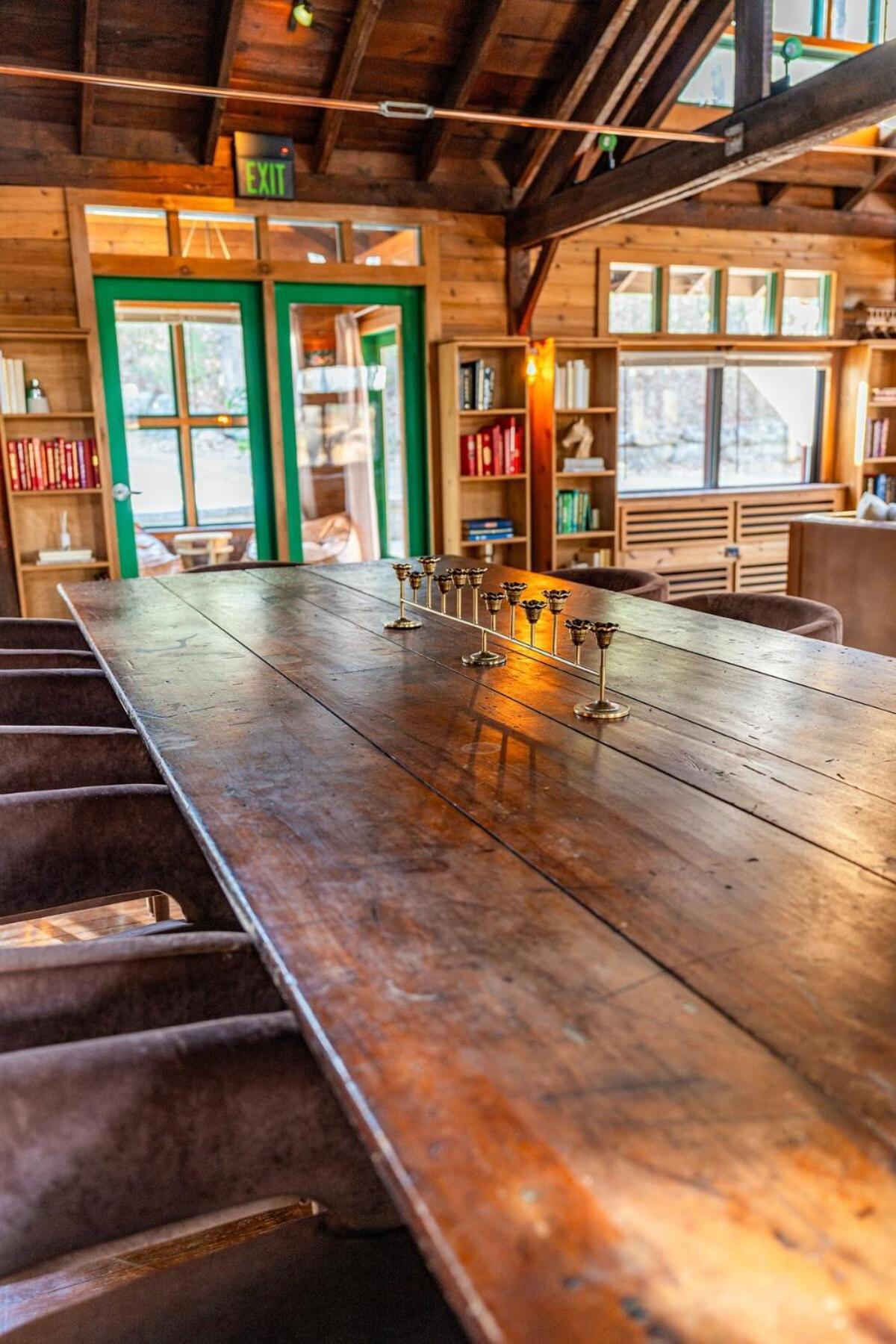 Couple's Retreat With Hot Tub And River Views