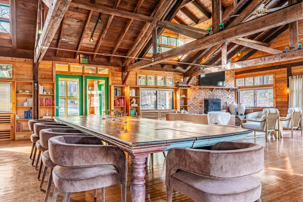 Couple's Retreat With Hot Tub And River Views * Milford