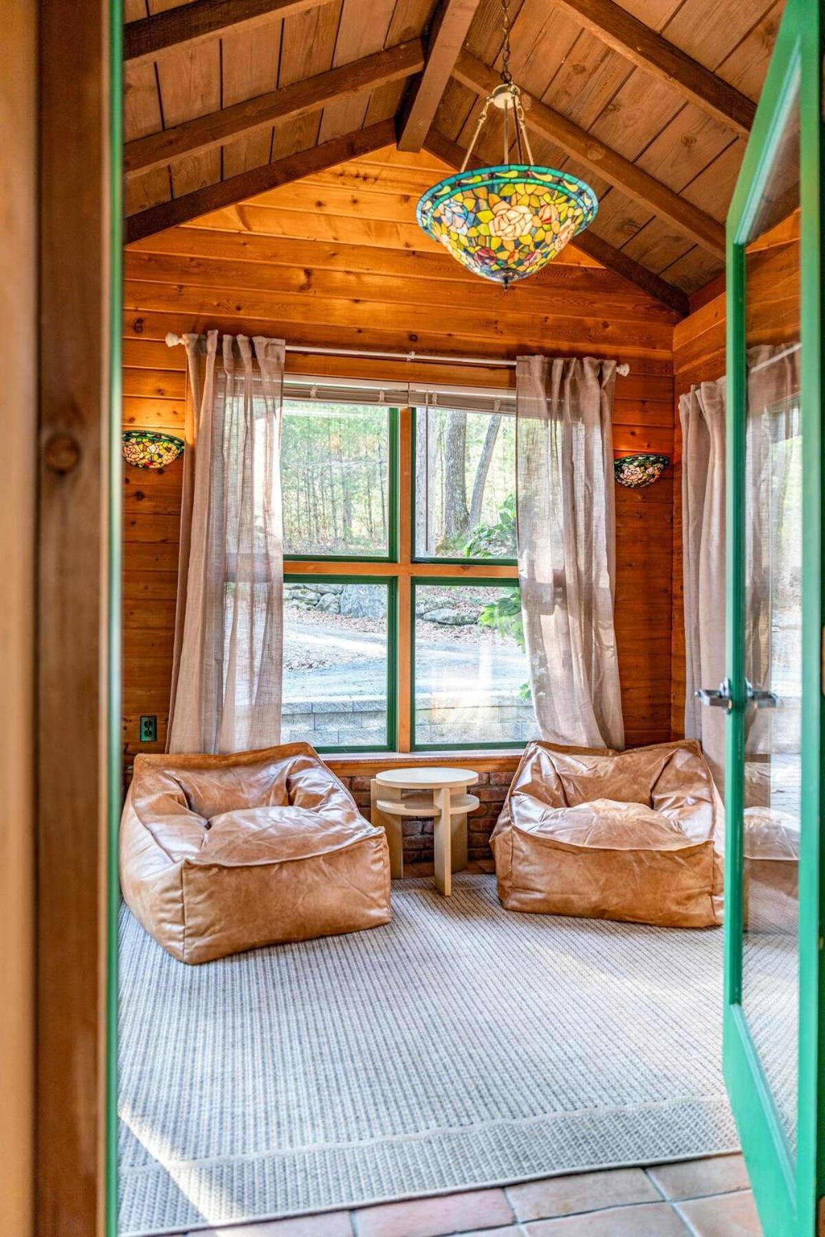 Couple's Retreat With Hot Tub And River Views Holiday home Milford